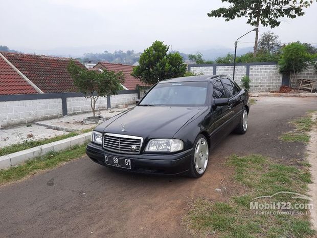 Mercedes Benz Mobil  Bekas  Baru dijual di Bandung  Jawa 