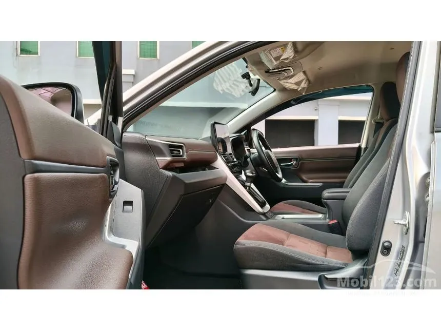 2023 Toyota Kijang Innova Zenix V (Premium Color) MPV