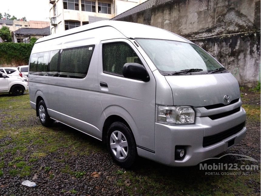 Jual Mobil  Toyota  Hiace  2021 High Grade Commuter  2 5 di 