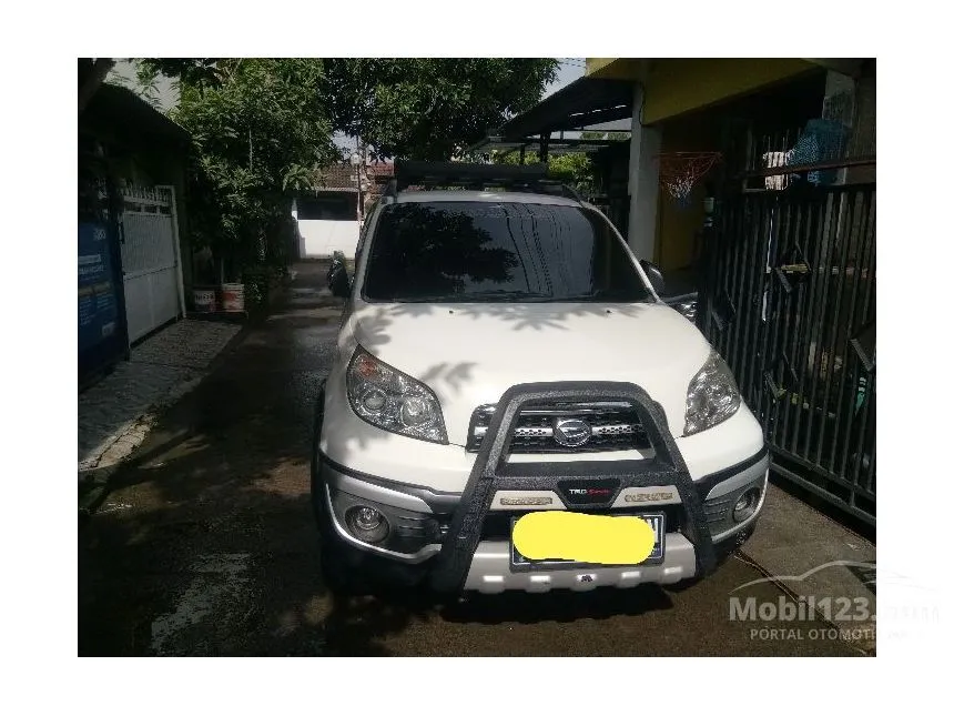 Jual Mobil Daihatsu Terios 2014 TX 1.5 di Jawa Barat Automatic SUV Putih Rp 132.500.000