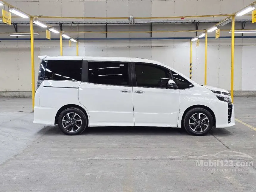 2018 Toyota Voxy MPV