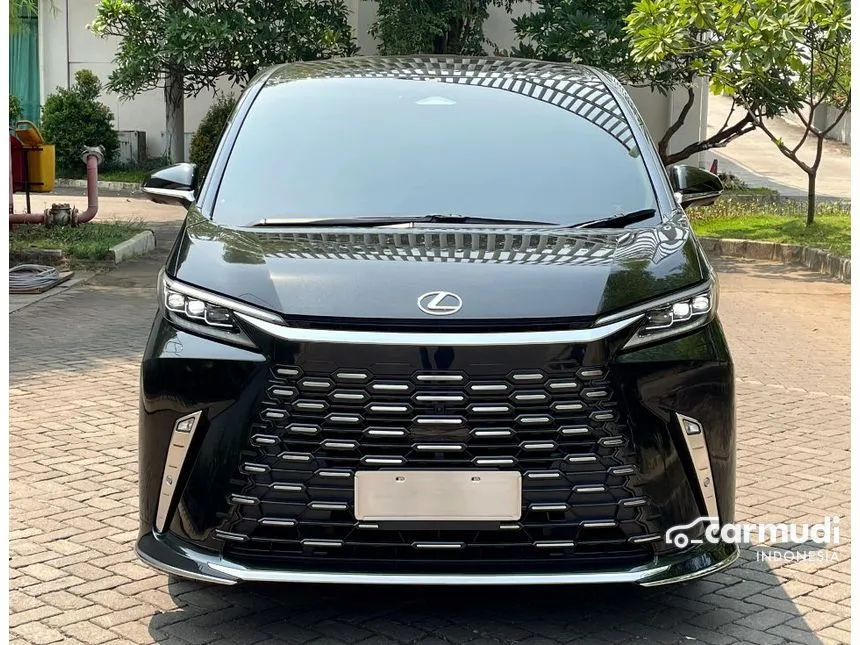 2024 Lexus LM350h Van Wagon