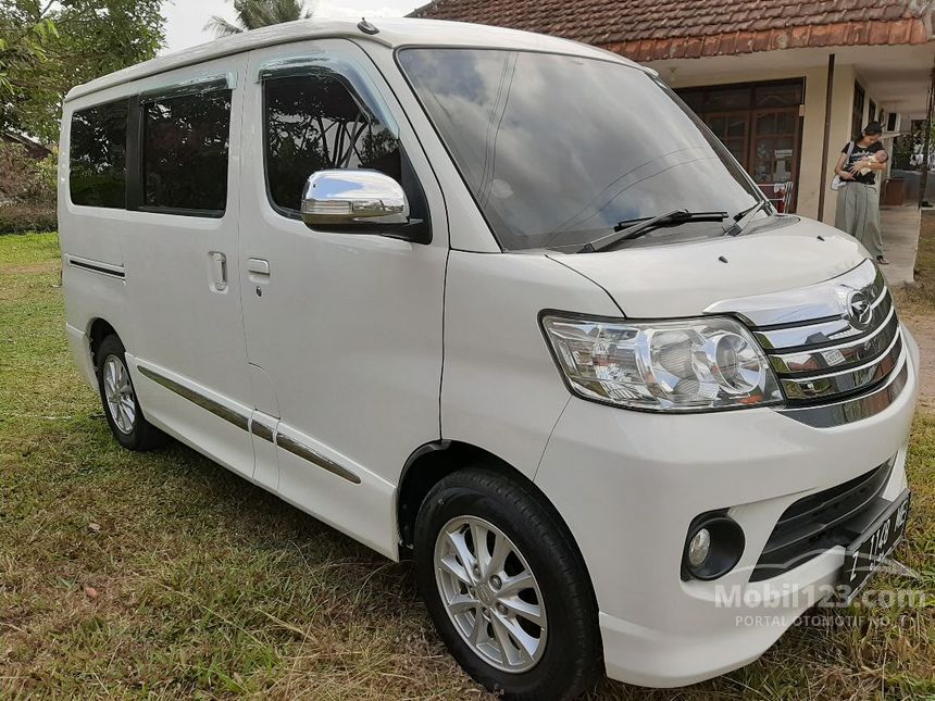 2014 Daihatsu Luxio X Wagon