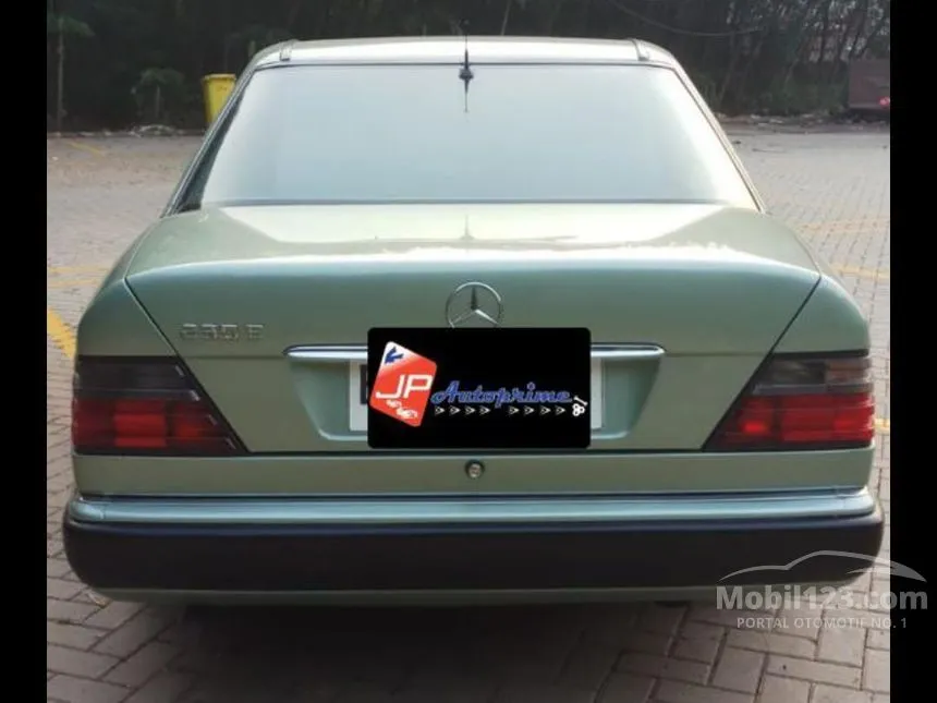 1988 Mercedes-Benz 200 Sedan
