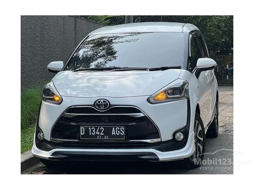 Jual Mobil Toyota Sienta 2018 Q 1.5 di Jawa Barat Automatic MPV Putih Rp 210.000.000