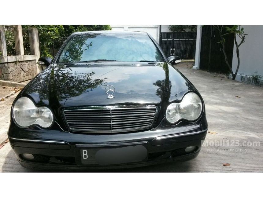 2002 Mercedes-Benz C200 Classic Sedan