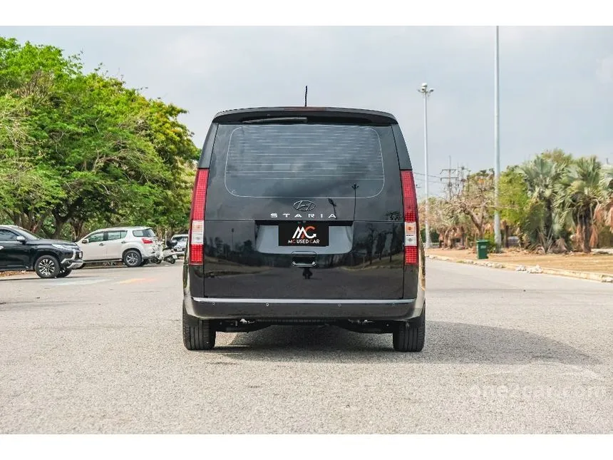 2022 Hyundai Staria SEL Van