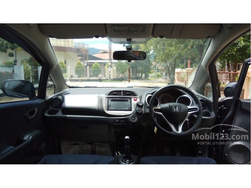 Jual Mobil  Honda  Jazz  2011 S 1 5 di Sumatera  Barat  Manual 