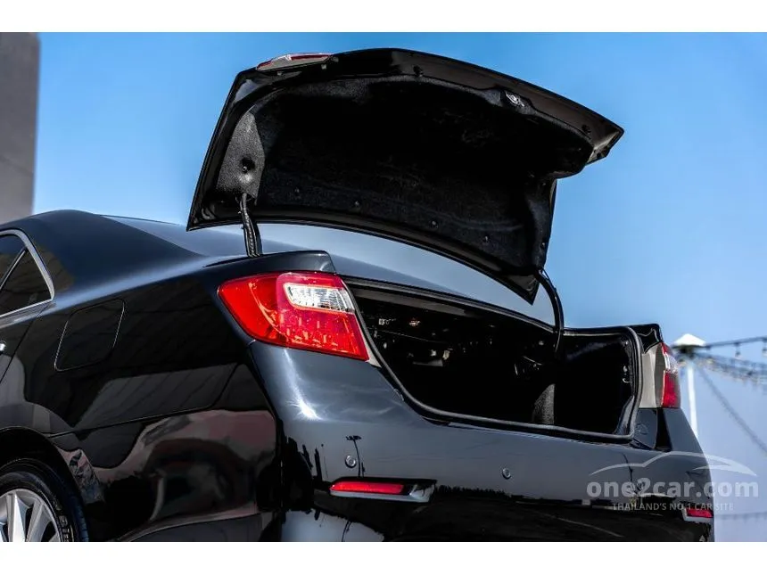 2013 Toyota Camry Hybrid Sedan