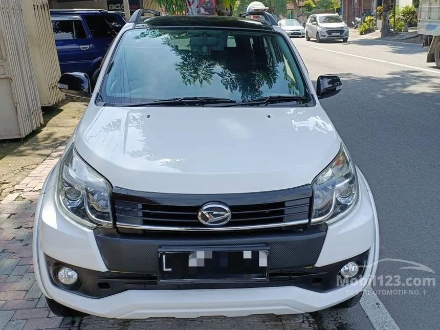 Jual Mobil Daihatsu Terios 2017 CUSTOM 1.5 di Jawa Timur Automatic SUV Putih Rp 175.000.000