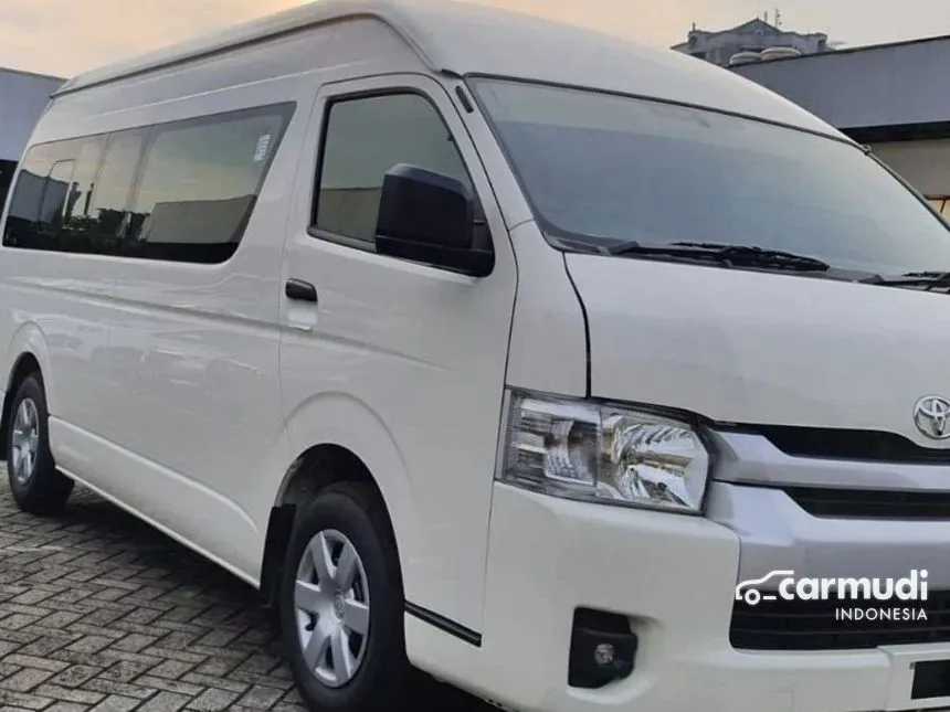 2024 Toyota Hiace Commuter Van Wagon