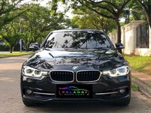 BMW 320i Sport LCI 2016 Pemakaian 2017 Black On Black Kick Sensor Low KM