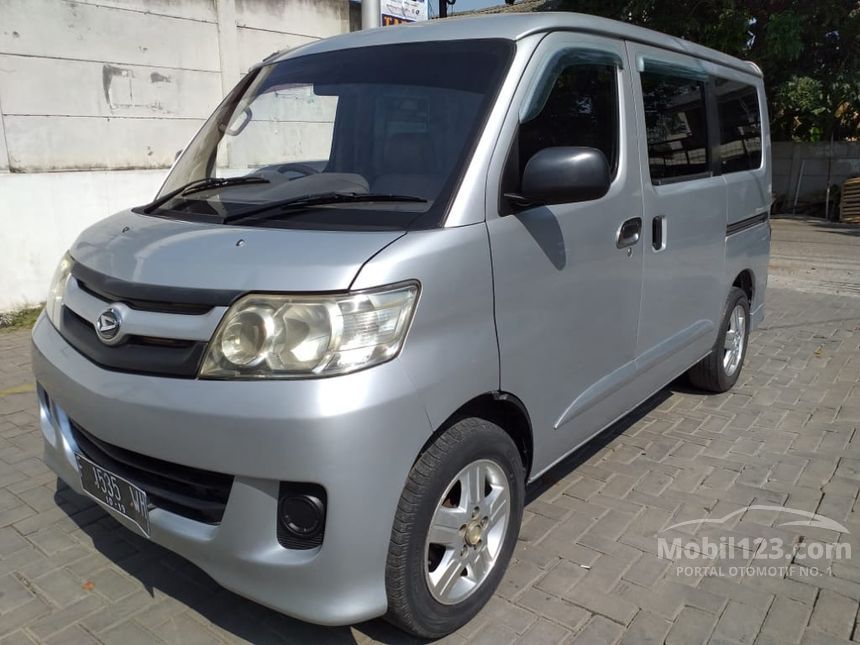 Jual Mobil Daihatsu Luxio 2009 M 1.5 di Jawa Barat Manual MPV Silver Rp