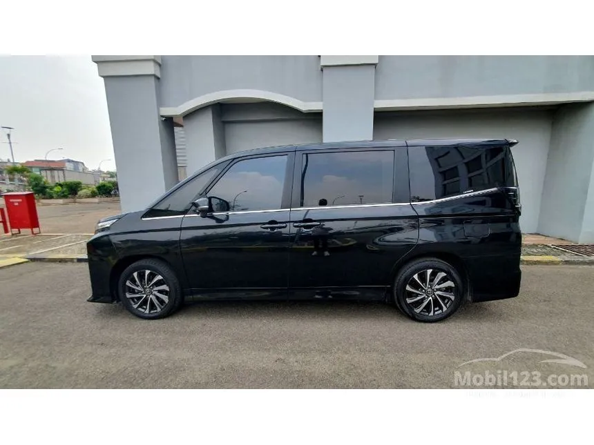 2022 Toyota Voxy (Non Premium Color) MPV