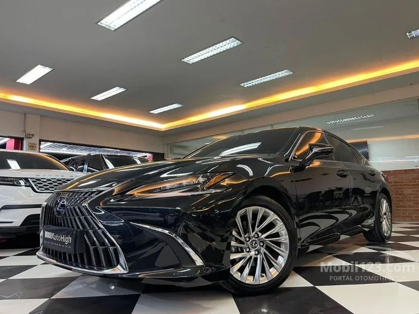 Jual Mobil Lexus ES300h 2022 Ultra Luxury 2.5 di DKI Jakarta Automatic Sedan Hitam Rp 995.000.000