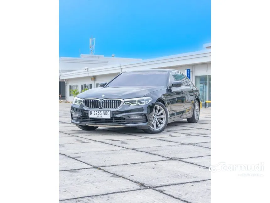 2019 BMW 520i Luxury Sedan