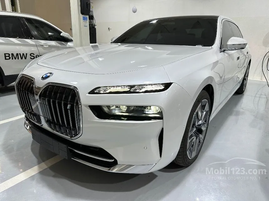 Jual Mobil BMW i7 2023 xDrive60 Gran Lusso di DKI Jakarta Automatic ...