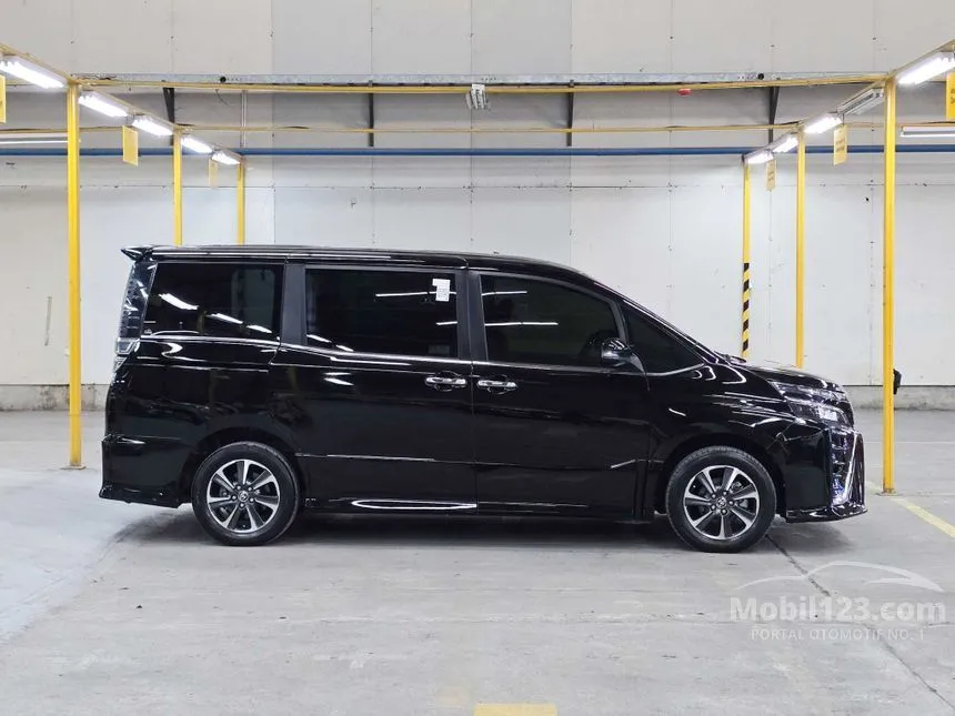 2022 Toyota Voxy (Non Premium Color) MPV