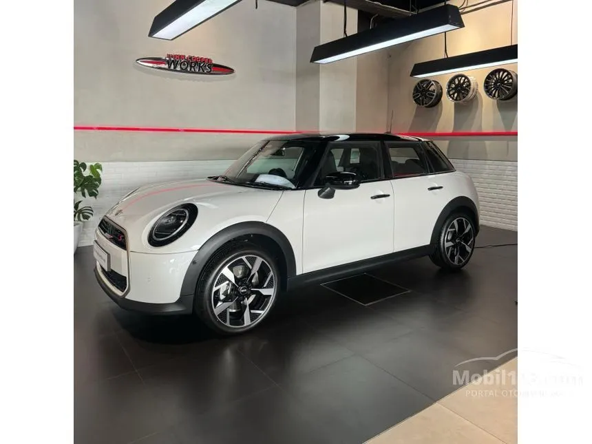 2025 MINI Cooper S 5 Door Hatchback