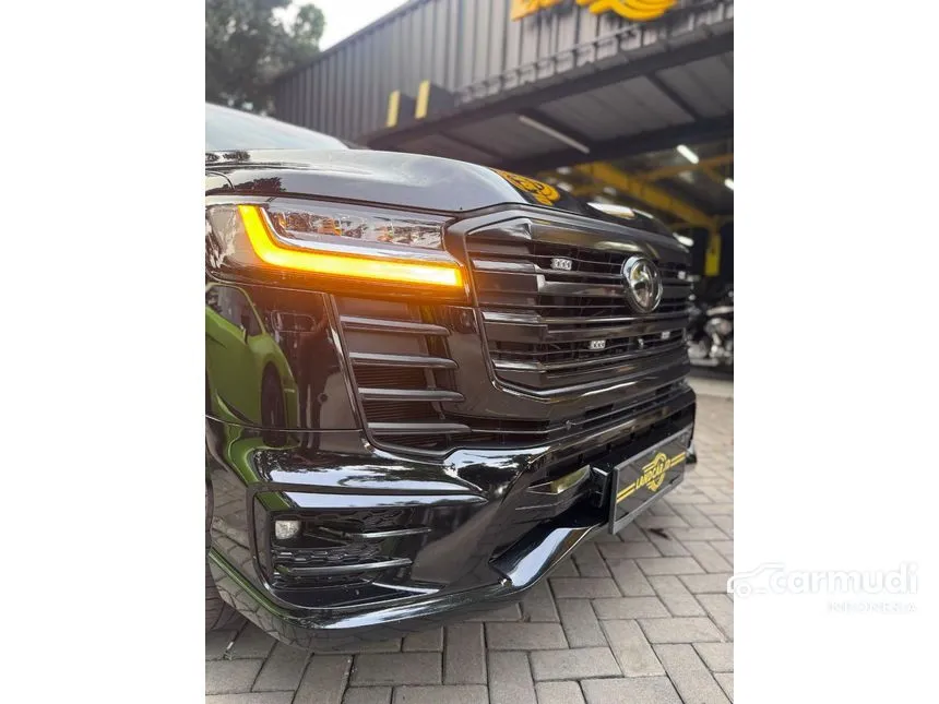 2021 Toyota Land Cruiser VX-R 70th Anniversary SUV