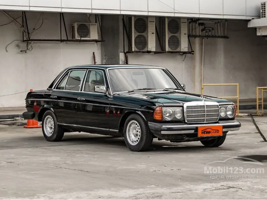 1984 Mercedes-Benz 200 W123 Sedan