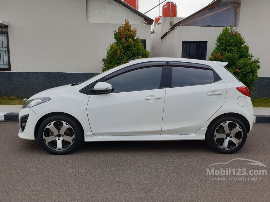 Jual Mobil Mazda 2 2013 R 1.5 di Jawa Barat Manual Hatchback Putih Rp 