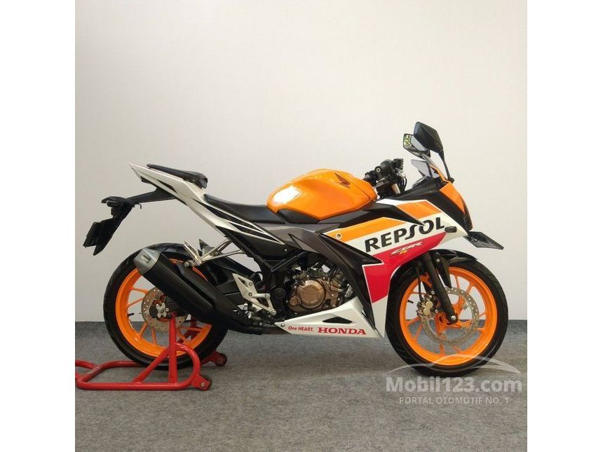 Jual Motor Honda CBR 2016 150 0.2 di Jawa Barat Manual 