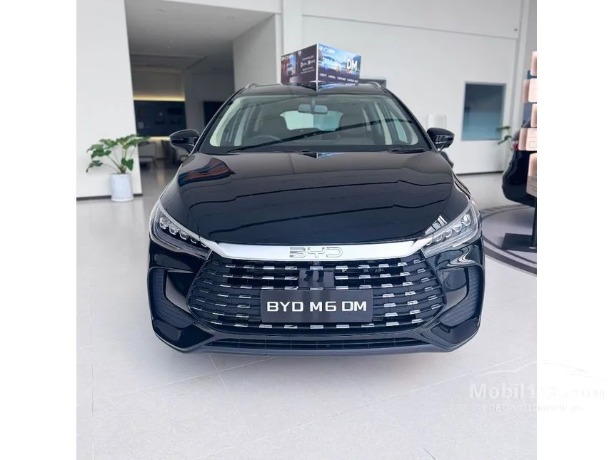 2026 BYD M6 DM-i Cross Advanced PHEV MPV