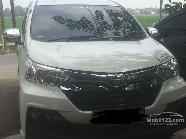 Daihatsu Xenia Mobil Bekas Baru dijual di Krian Sidoarjo 