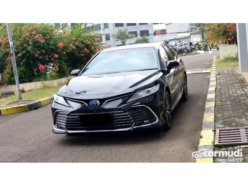 2022 Toyota Camry Hybrid Sedan