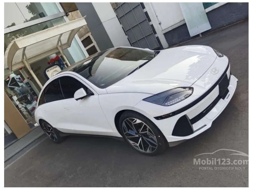 2023 Hyundai IONIQ 6 Signature Long Range Sedan