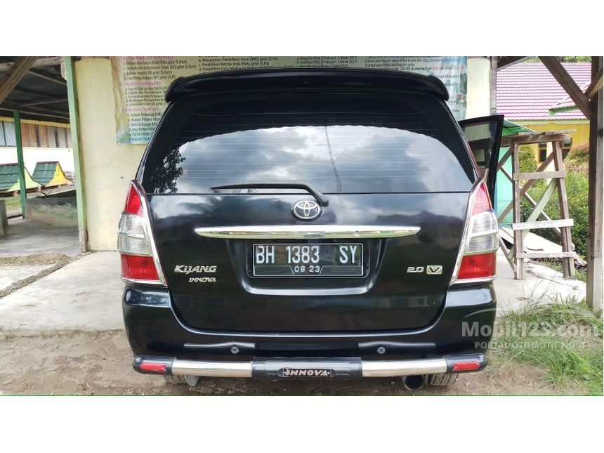 Jual Mobil  Toyota Kijang Innova  2005 V 2 0 di Jambi  Manual 