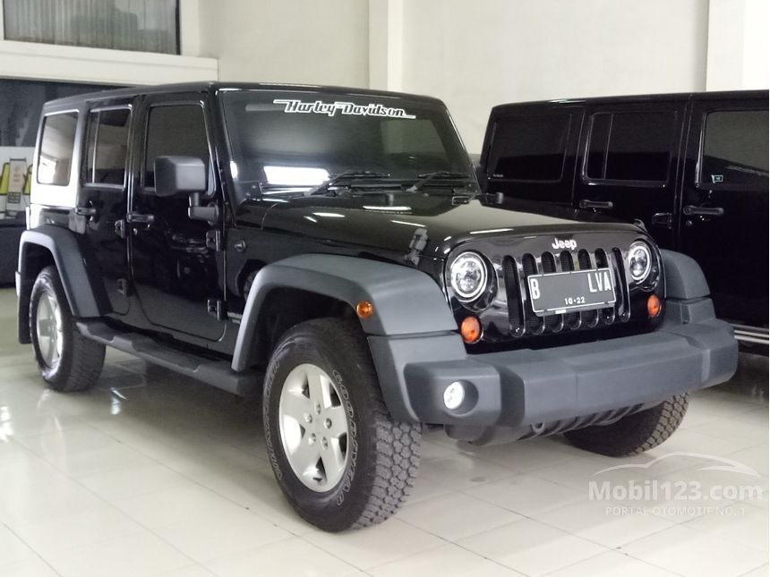 Jual Mobil  Jeep  Wrangler  2011 Rubicon Unlimited  3 8 di 