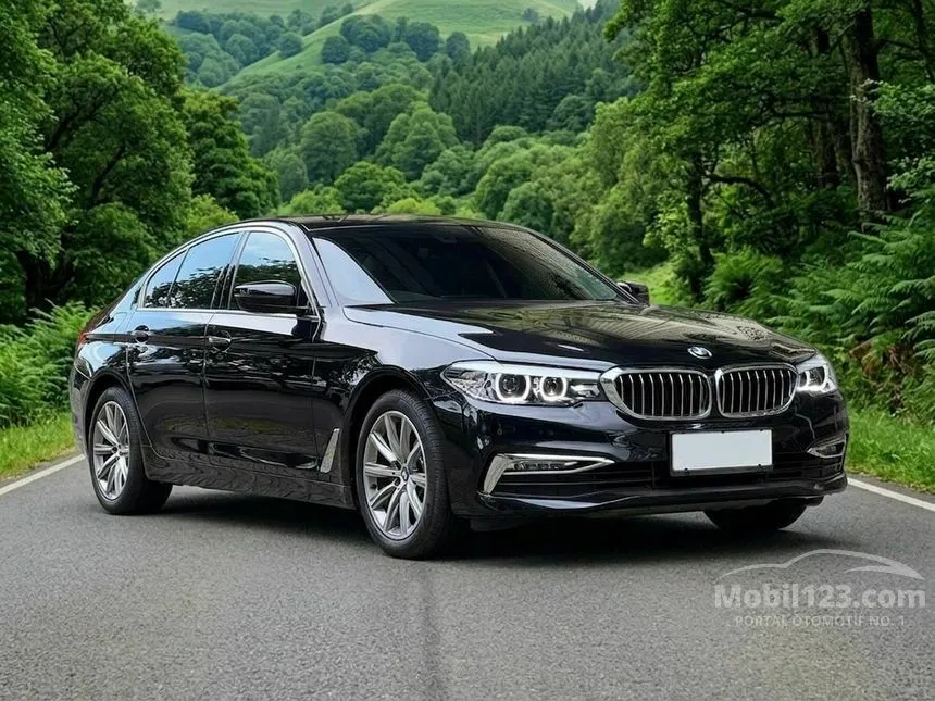 2018 BMW 520i Luxury Sedan