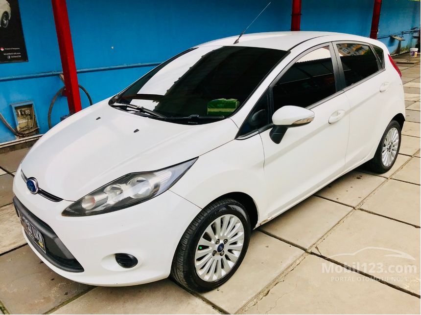 Jual Mobil  Ford  Fiesta  2010 Trend  1 4 di DKI Jakarta 