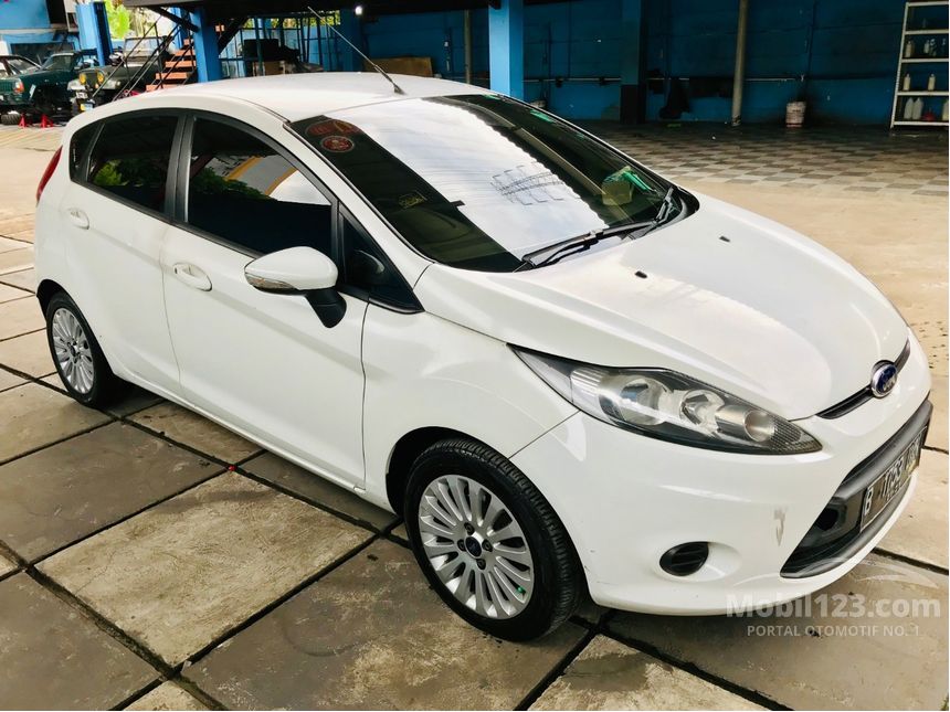 Jual Mobil  Ford  Fiesta  2010 Trend 1 4 di DKI Jakarta  