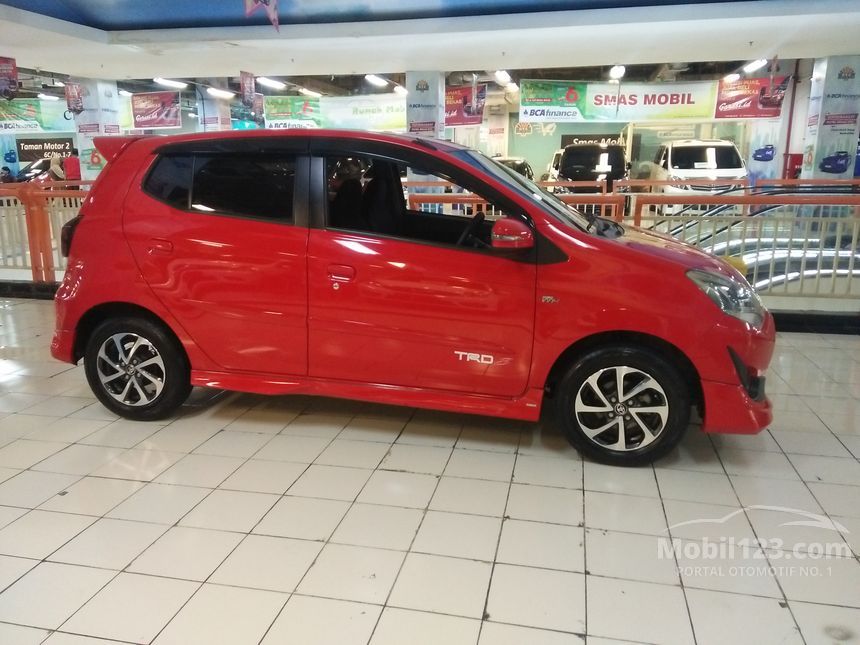 Agya TRD S 2017: Menggali Daya Tarik Hatchback Sporty di Showroom Jakarta