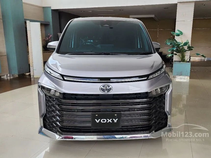 Jual Mobil Toyota Voxy 2024 2.0 di DKI Jakarta Automatic Van Wagon Silver Rp 609.700.000