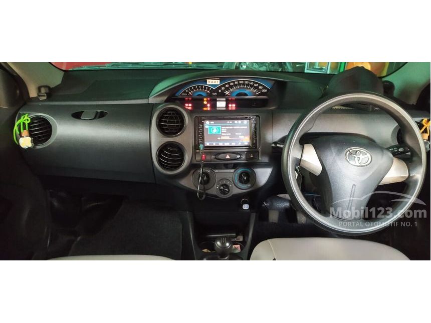 2015 Toyota Etios Valco JX Hatchback