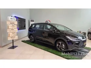 2026 BYD M6 Superior Captain 6-seater MPV