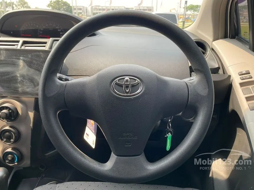 2011 Toyota Yaris E Hatchback