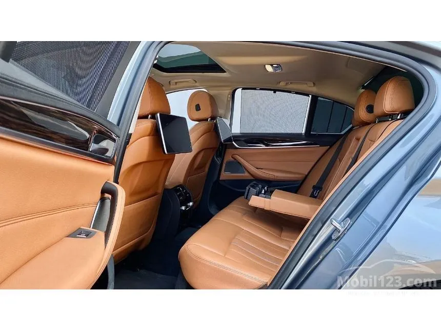 2018 BMW 530i Luxury Sedan