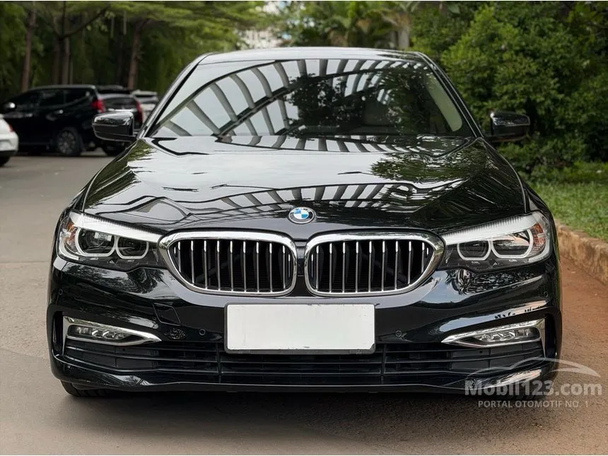 2018 BMW 520i Luxury Sedan