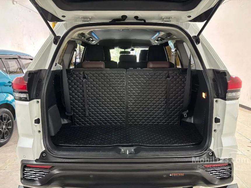 2023 Toyota Kijang Innova Zenix V (Premium Color) MPV