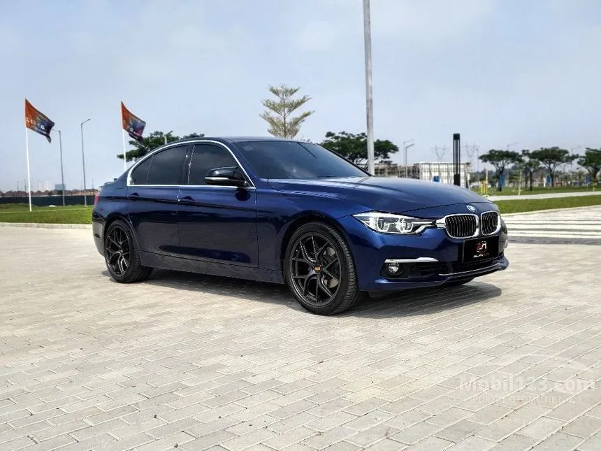 2018 BMW 320i Luxury Sedan