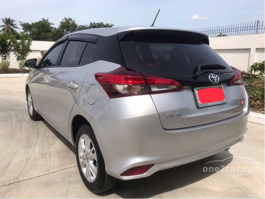 Toyota Yaris 2018 E 1.2 In กรุงเทพและปริมณฑล Automatic Hatchback สีเงิน 