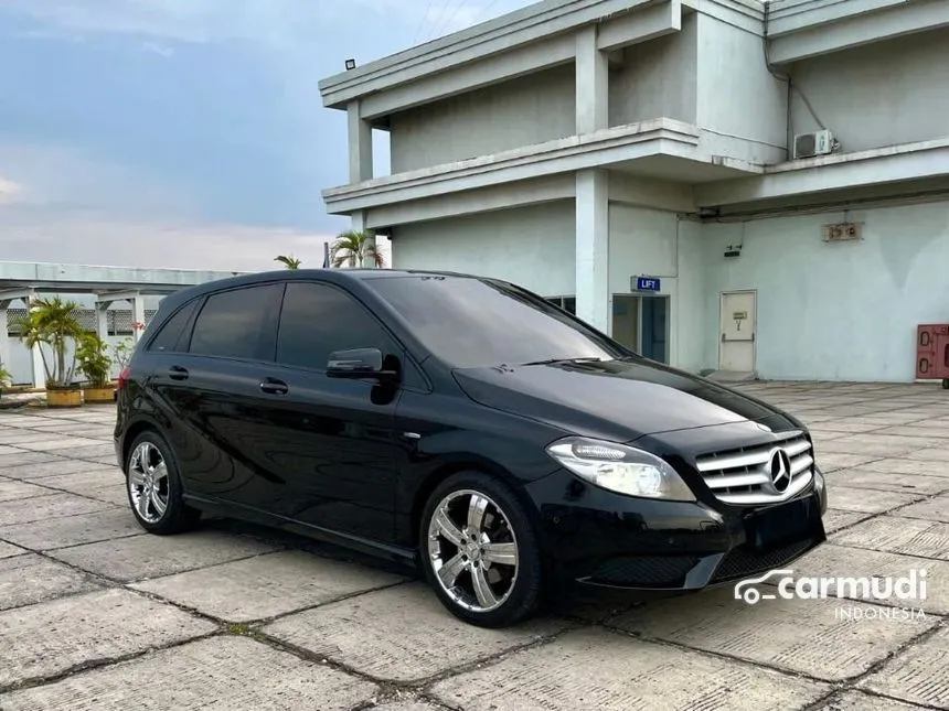 2012 Mercedes-Benz B200 Sport Hatchback