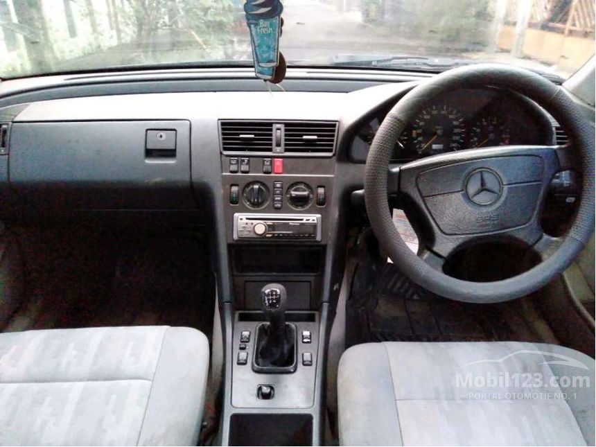 1995 Mercedes-Benz C180 Sedan