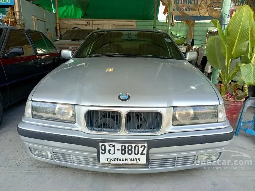 1995 BMW 325i Sedan