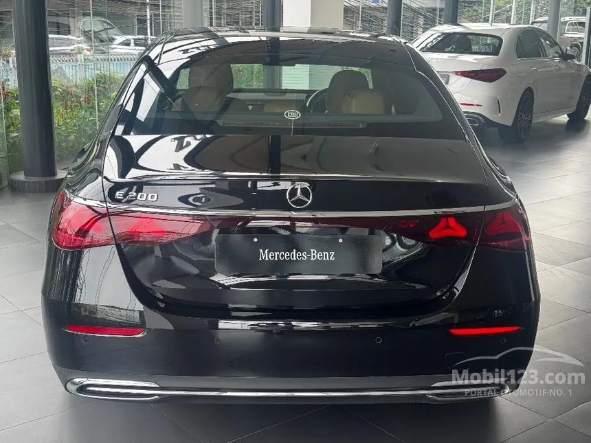 2025 Mercedes-Benz E200 Exclusive Line Sedan